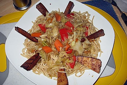 Illes schlankes Schichtkraut  mit  ger&auml;uchertem Tofu aus dem Wok 1