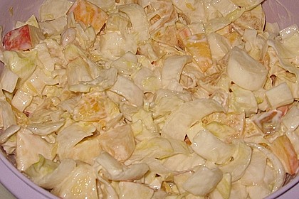 Iles leichter und gesunder Kilosalat mit Chicor&eacute;e und Obst 1