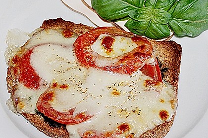 Toast Caprese 2