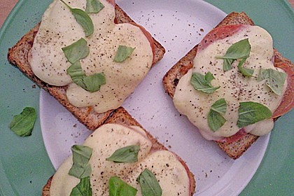 Toast Caprese 5