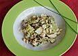 Thunfischsalat mit Zucchini, K&auml;se und Eisbergsalat