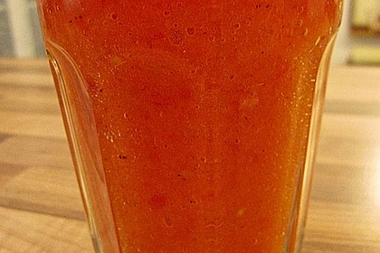 Wachmacher Smoothie aus Kaki, Orange und Tomate 5