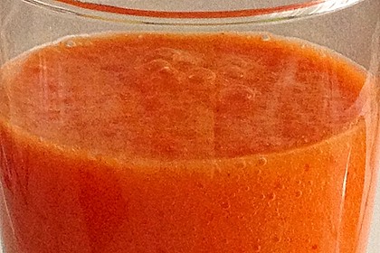 Wachmacher Smoothie aus Kaki, Orange und Tomate 7
