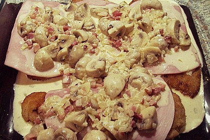 Schweineschnitzel rustikal mit Speck - Champignon - Wein - Sauce und Bergk&auml;se &uuml;berbacken 2