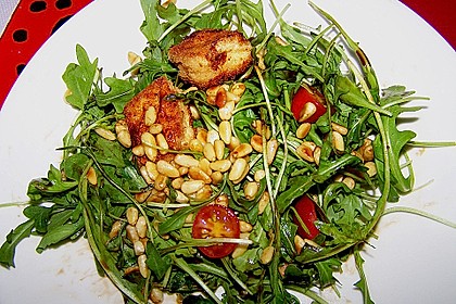 Panierter Feta auf Rucola