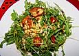 Panierter Feta auf Rucola