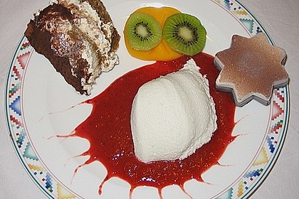 Kokos Panna Cotta mit Erdbeerp&uuml;ree