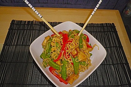 Asiatisches Nudel-Curry mit H&uuml;hnerbrustfilet 3