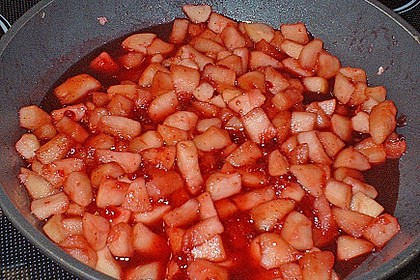 Kompott aus &Auml;pfeln, Birnen und Preiselbeeren