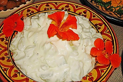 Gurkensalat mit Frischk&auml;se