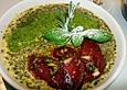 Rosmarin Cr&egrave;me br&ucirc;l&eacute;e mit Pflaumenkompott und s&uuml;&szlig;em Pesto