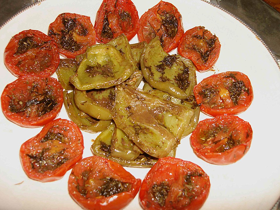 leckere Vorspeise knusprig frittierte Hühnchenbruststücke in Speck Mantel