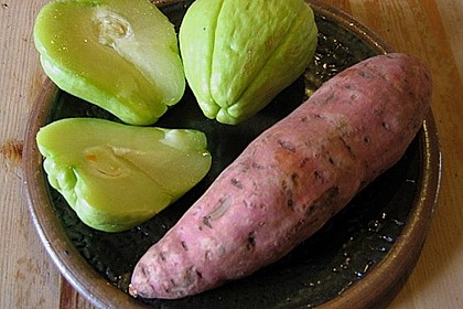 Lauwarmer Salat von Chayote und S&uuml;&szlig;kartoffel mit gegrillten Sardinenfilets