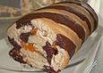 Gestreifte Biskuitrolle mit Aprikosen und Amarettocreme