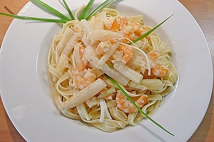 Tagliatelle mit Garnelen und Spargel