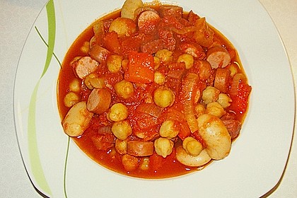 Kichererbsen - Bohnen - Pfanne mit Sucuk und W&uuml;rstchen