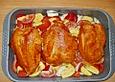 H&auml;hnchenschlegel auf Kartoffel - Tomaten - Zwiebelgem&uuml;se