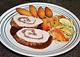Putenbraten,  gef&uuml;llt mit Salami, an Pfeffersauce
