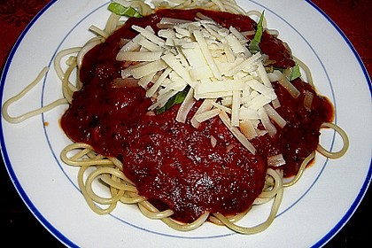 Spaghetti mit fruchtig - scharfer Tomatensoße 1