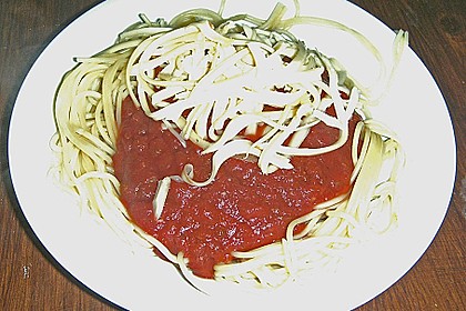 Spaghetti mit fruchtig - scharfer Tomatensoße 8