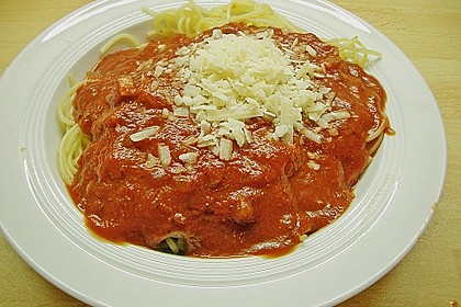 Spaghetti mit fruchtig - scharfer Tomatensoße 6