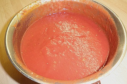 Spaghetti mit fruchtig - scharfer Tomatensoße 10