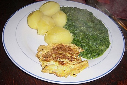 Rahmspinat mit R&uuml;hrei und Salzkartoffeln