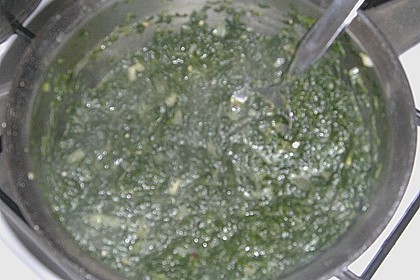 Rahmspinat mit R&uuml;hrei und Salzkartoffeln 2