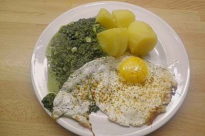 Rahmspinat mit R&uuml;hrei und Salzkartoffeln 6