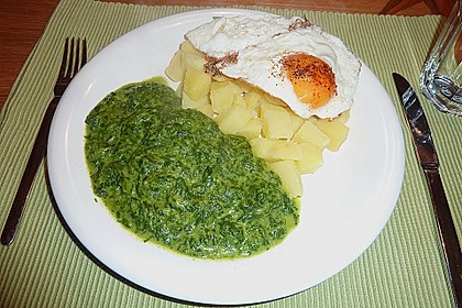 Rahmspinat mit R&uuml;hrei und Salzkartoffeln 7