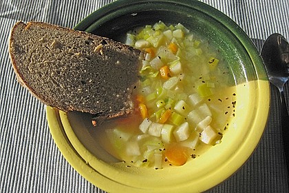 Gem&uuml;sesuppe klassisch 1