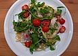 Scharfe Spaghetti mit Rucola, Tomate und Parmesan