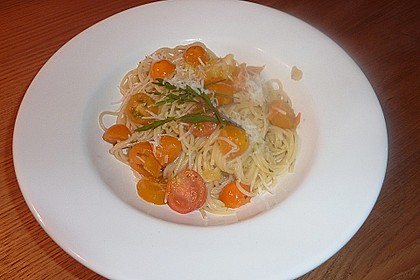 Scharfe Spaghetti mit Rucola, Tomate und Parmesan 2