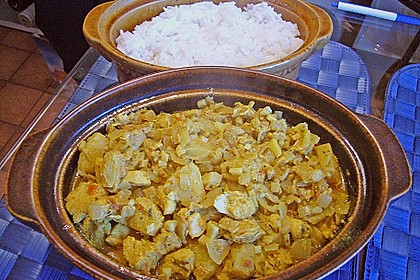 Ananash&uuml;hnchen in Currysauce