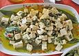 Eingelegter K&auml;se mit Wildkr&auml;utern