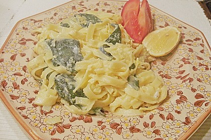 Nudeln mit Salbei - Gorgonzola - So&szlig;e