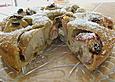 Bratapfelkuchen mit Marzipan, Mandeln und Rosinen