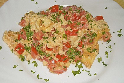 R&uuml;hrei mit Tomate und Schafsk&auml;se 1
