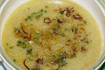 T&ouml;ginger aufgeschmolzene Grie&szlig;suppe