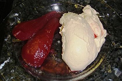 Weißes Lebkuchenmousse mit Glühweinbirnen 13