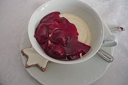 Weißes Lebkuchenmousse mit Glühweinbirnen 4