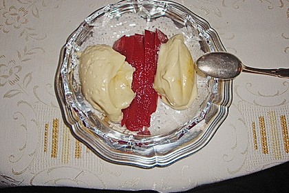 Weißes Lebkuchenmousse mit Glühweinbirnen 8