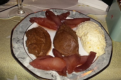 Weißes Lebkuchenmousse mit Glühweinbirnen 9