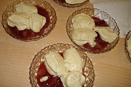 Weißes Lebkuchenmousse mit Glühweinbirnen 11