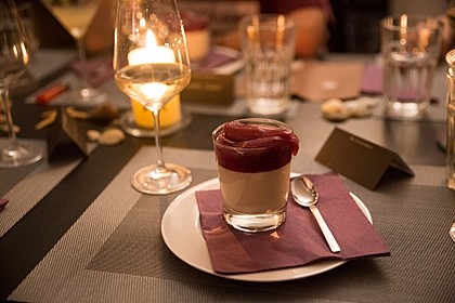 Weißes Lebkuchenmousse mit Glühweinbirnen 2