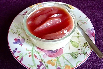 Weißes Lebkuchenmousse mit Glühweinbirnen 10