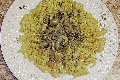 Nudeln mit Champignonsauce