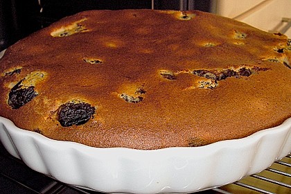 Bretonischer Kuchen mit Backpflaumen und Tee