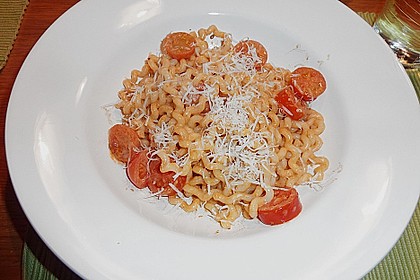 Spaghetti mit Tomaten - Sahne - Pesto 2