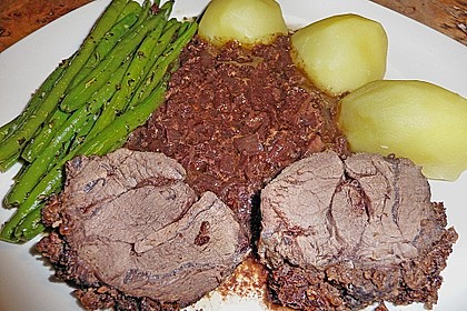 Hirschbraten mit Schwarzbrotbr&ouml;selsauce